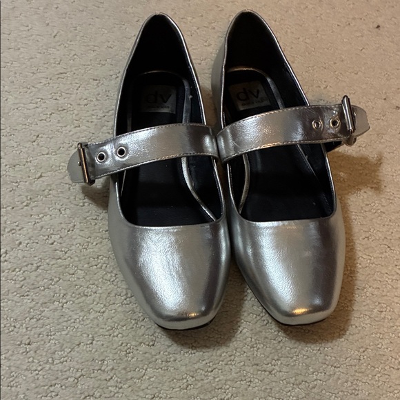 Dolce Vita Shoes - Dolce Vita Mellie Metallic Silver Mary Jane Shoes🏥